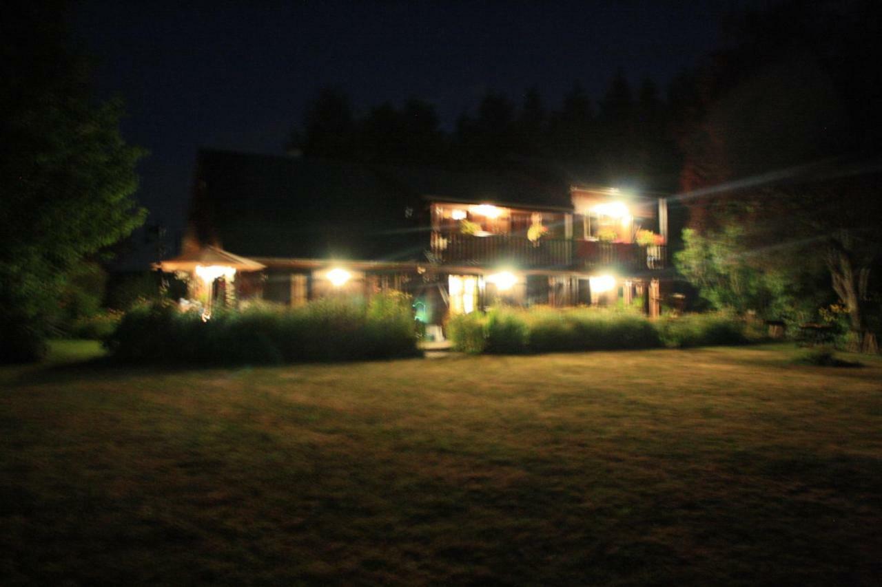 Spruce Lake Bed & Breakfast Sauviat-sur-Vige Exterior photo